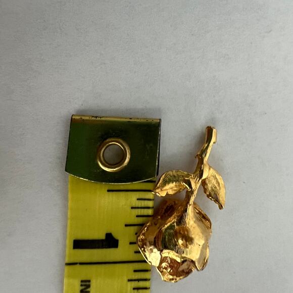 🍭6/$30 Small Gold Tone Rose Pin - Picture 3 of 6
